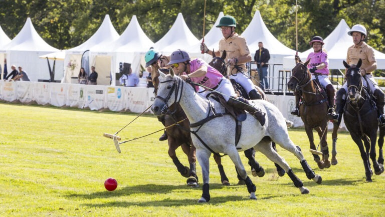 Die Bentley Dresden Trophy 2026 bringt Polo, Pferdesport und Lifestyle zurück nach Dresden.