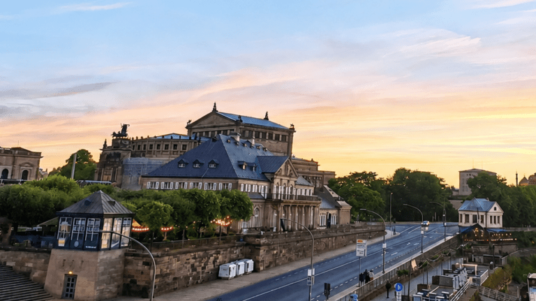 Die ElbaVista Terrassen eröffnen am Italienischen Dörfchen in Dresden. Foto © Comuneo