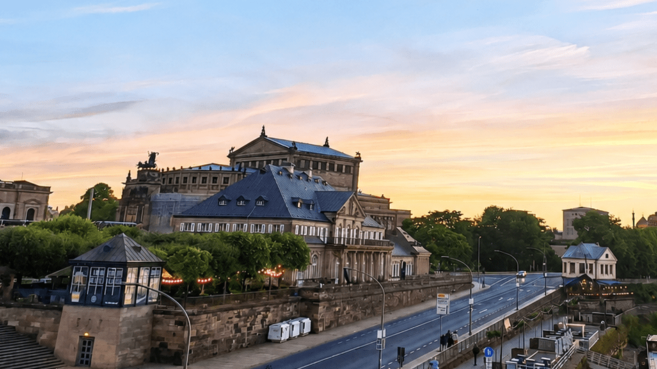 Die ElbaVista Terrassen eröffnen am Italienischen Dörfchen in Dresden. Foto © Comuneo