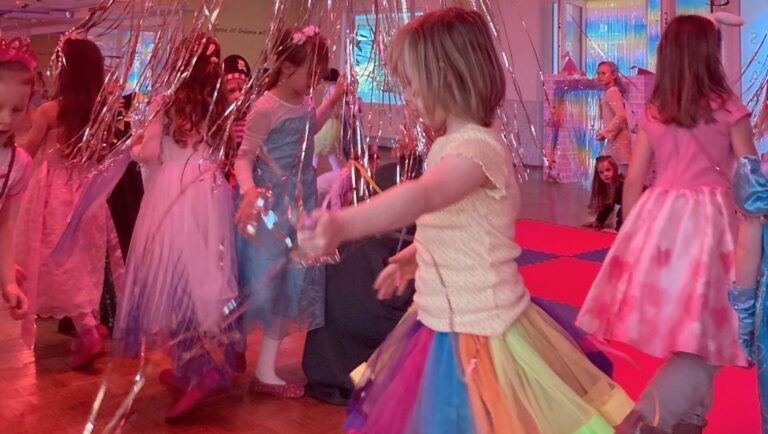 Einhorn-Tanz, K-Pop und Hochzeitskurse: Die Tanzschule Linhardt in Radebeul bietet sechs Wochen Sommerprogramm. Foto © Linhardt