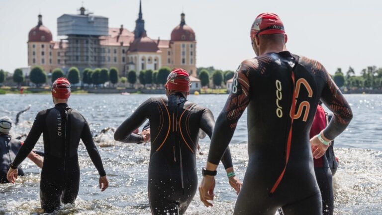 Die meisten Schwimmer würden gern mit Neopren starten. Foto @ Sven Körner