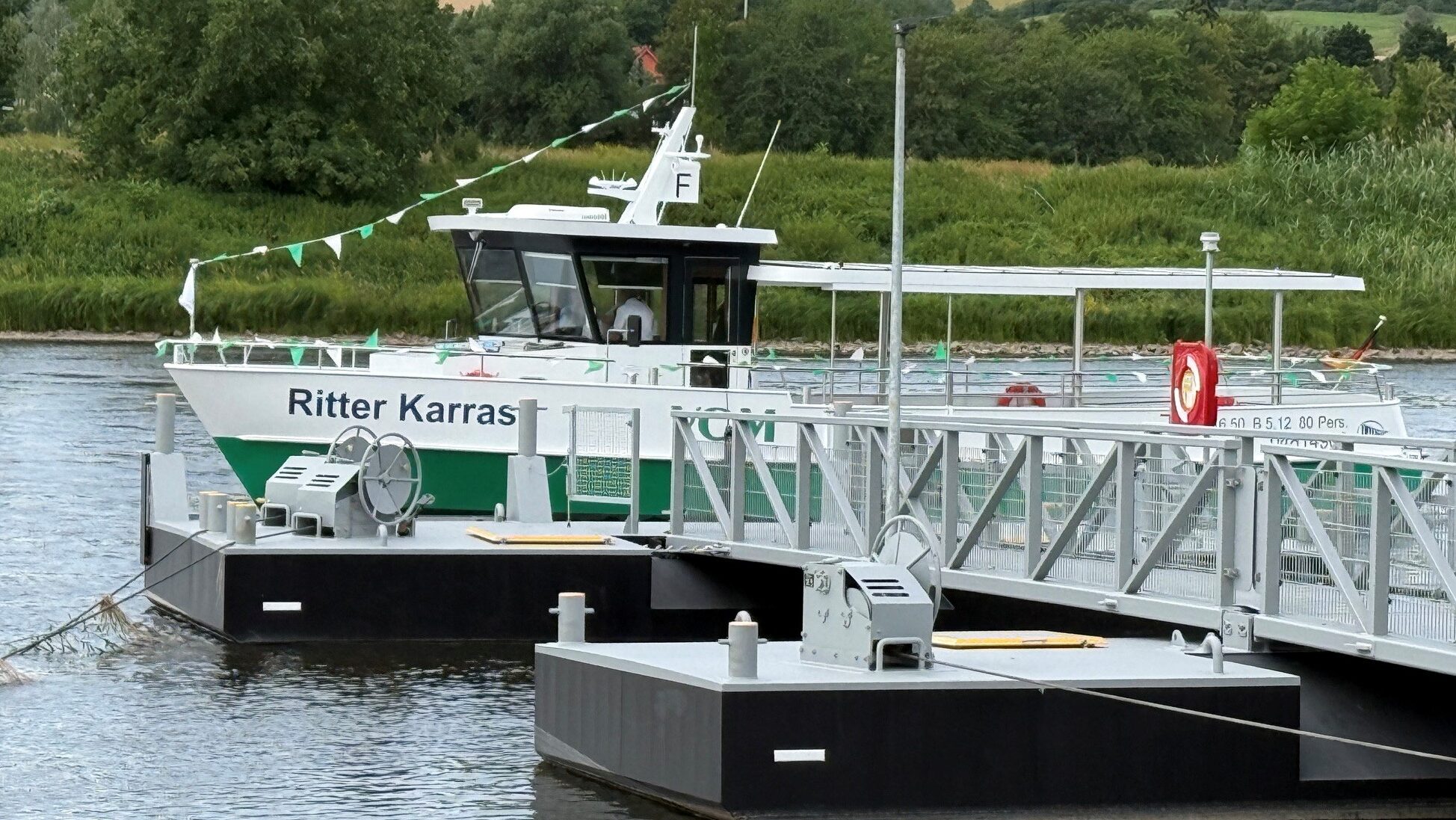 Die neue E-Fähre „Ritter Karras“ verbindet Coswig-Kötitz und Gauernitz. Foto © Stadt Coswig