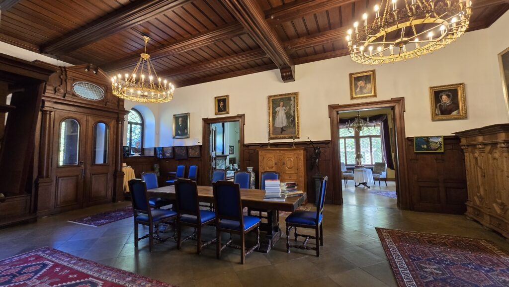 Im Inneren erwartet Besucher ein prächtiger Saal. Foto © Branczeisz