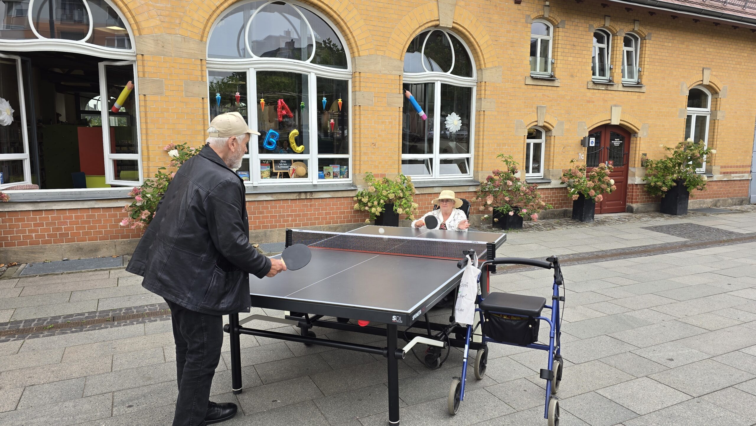 Tischtennis im Rollstuhl spielen - auch das können Besucher des ersten Aktionstages erleben. Foto © Branczeisz