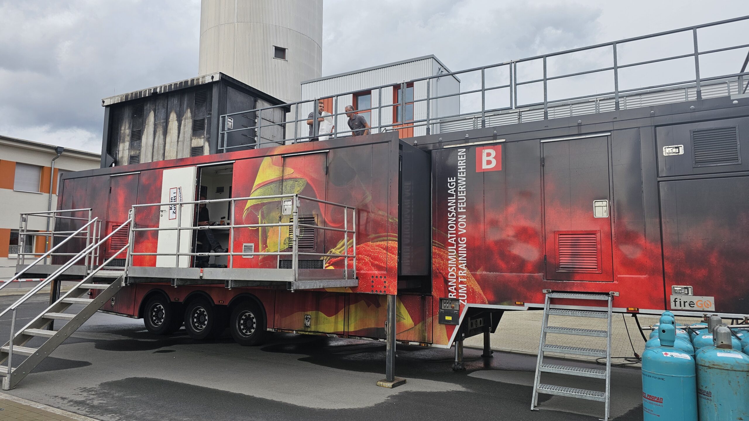 Die Brandübungsanlage auf dem Gelände des Zentrums für Brand- und Katastrophenschutz des Landkreises Meißen. Foto © Landratsamt