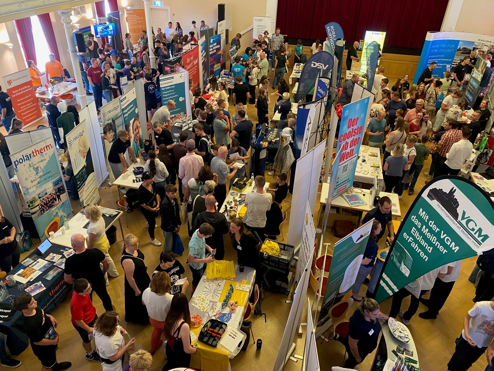 Unternehmen und Hochschulen informieren kostenlos in der Börse Coswig. Foto © Coswig