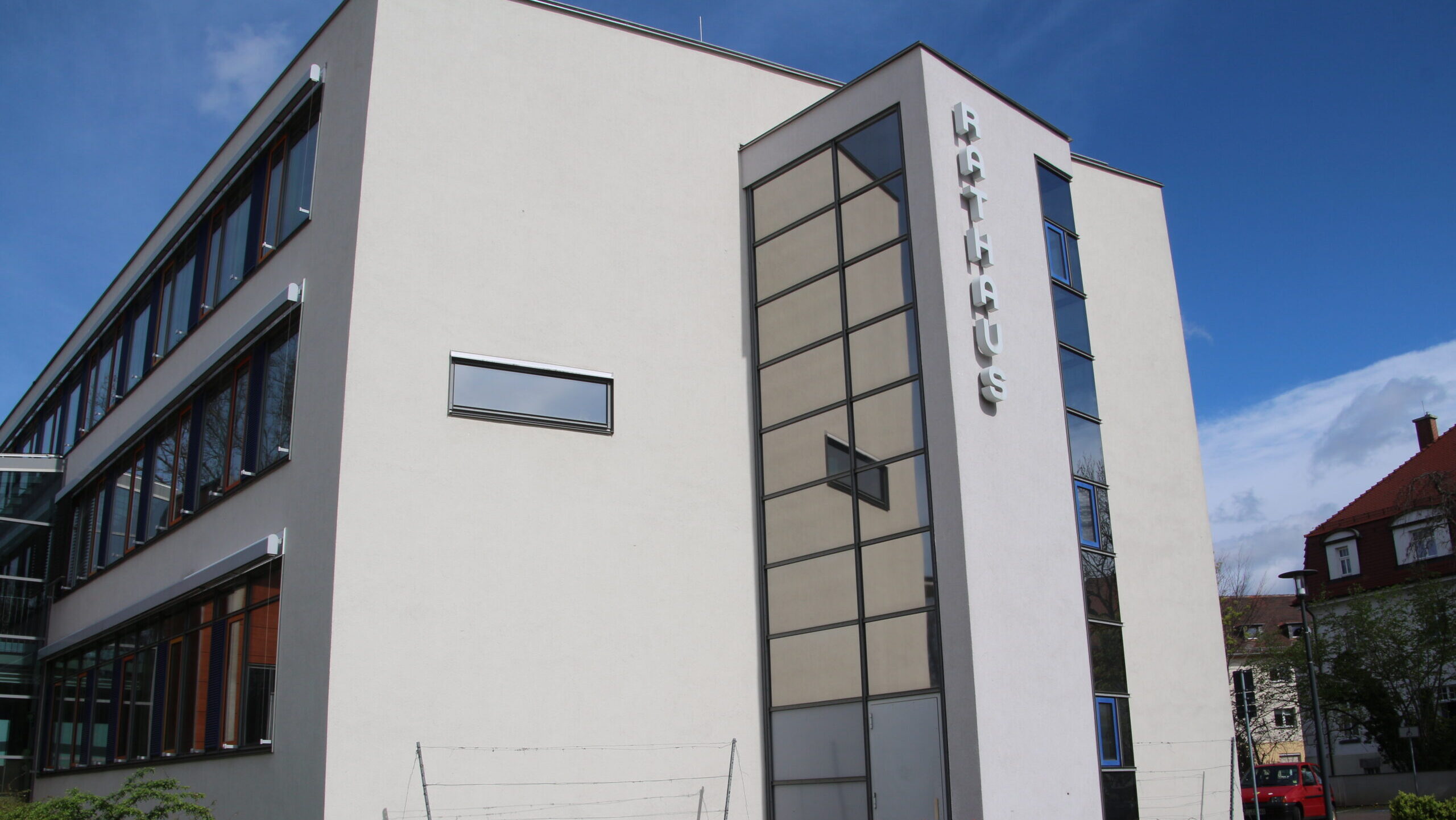 Das Bürgerbüro Coswig schließt vom 1. September bis 31. Oktober 2026 montags bereits um 15 Uhr. Foto © Coswig