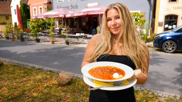 Ella Nitzsche von der "Schwarzen Seele" in Altkötzschenbroda hat für uns schon mal einen leckeren Teller Soljanka serviert. Foto © Schinew