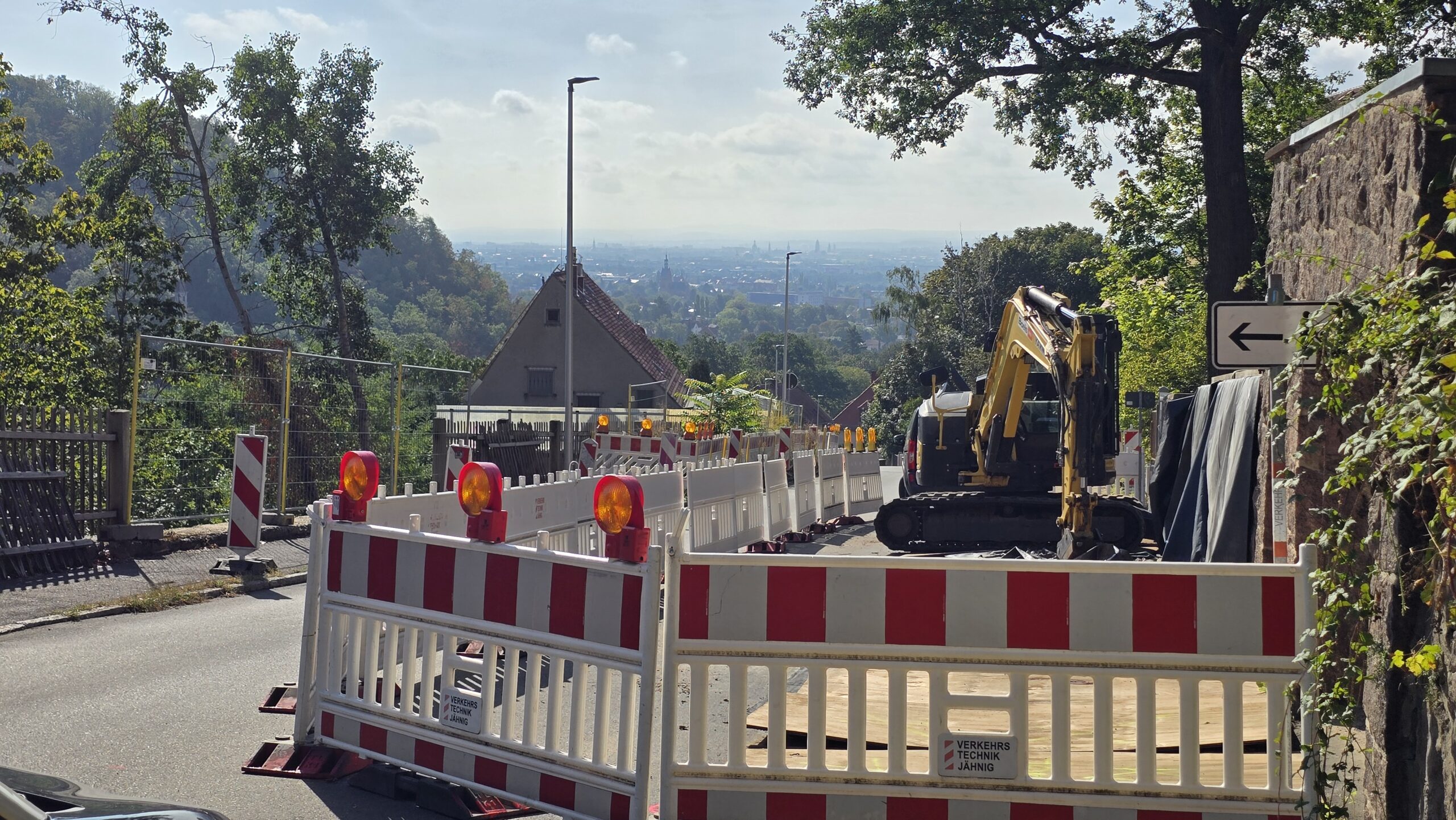 Ab 14. 9. wird die Jägerhofstraße zwischen Hausnummer 43 und der Dr.-Rudolf-Friedrich-Straße weiträumig voll gesperrt. Foto © Branczeisz