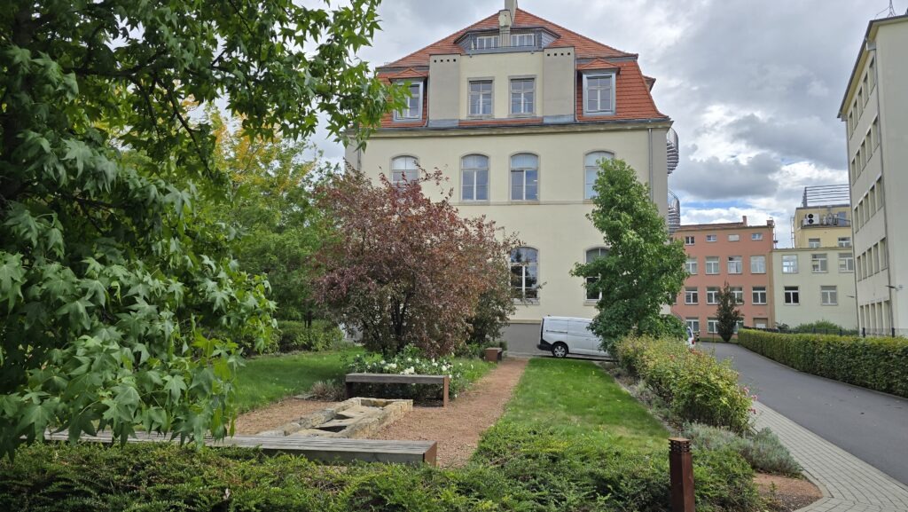 Mit der Linie 4 oder dem Auto bequem zu erreichen - die Meißner Straße 37.
Foto © Branczeisz