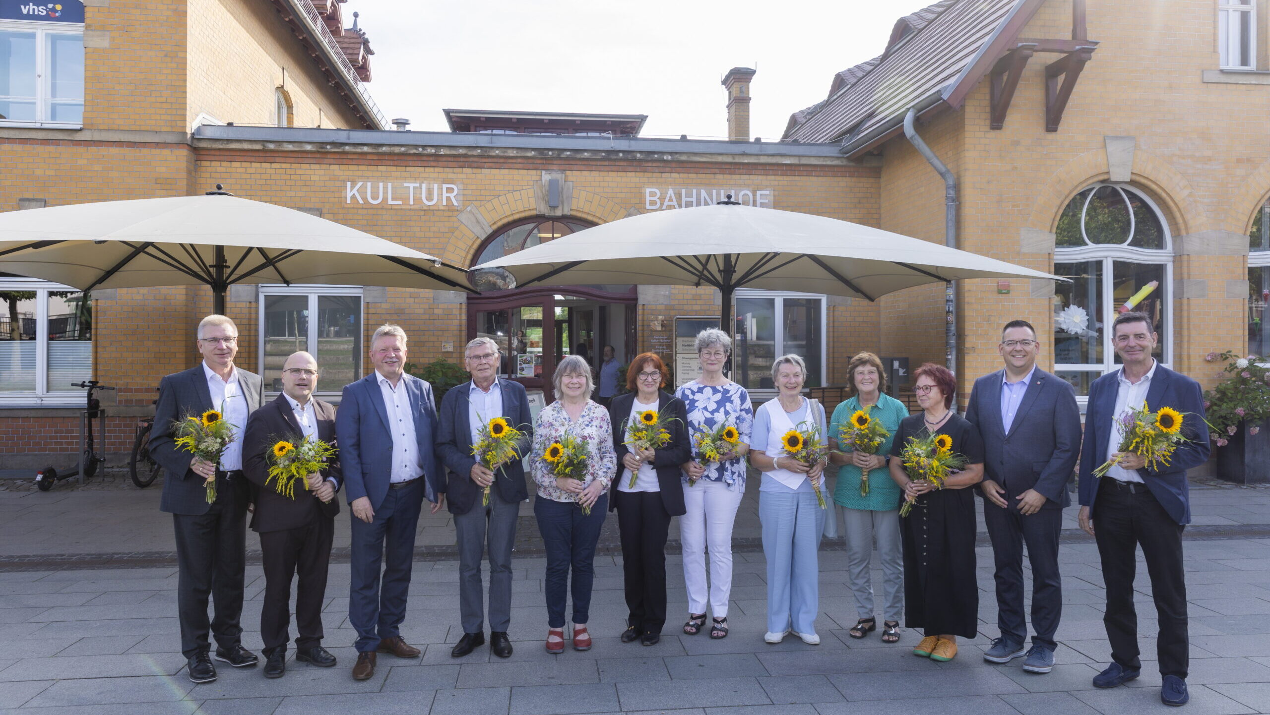 v.l.: Heiko Prautzsch, Sebastian Kobelt, OB Bert Wendsche, Hartmut Ebert, Kersten Lemke, Christine Ruby, Carola Schul, Angelika Sachse, Carola Aschenbach, Birgit Freund, Silvio Kockentiedt, Andreas Metzner. Foto © Radebeul