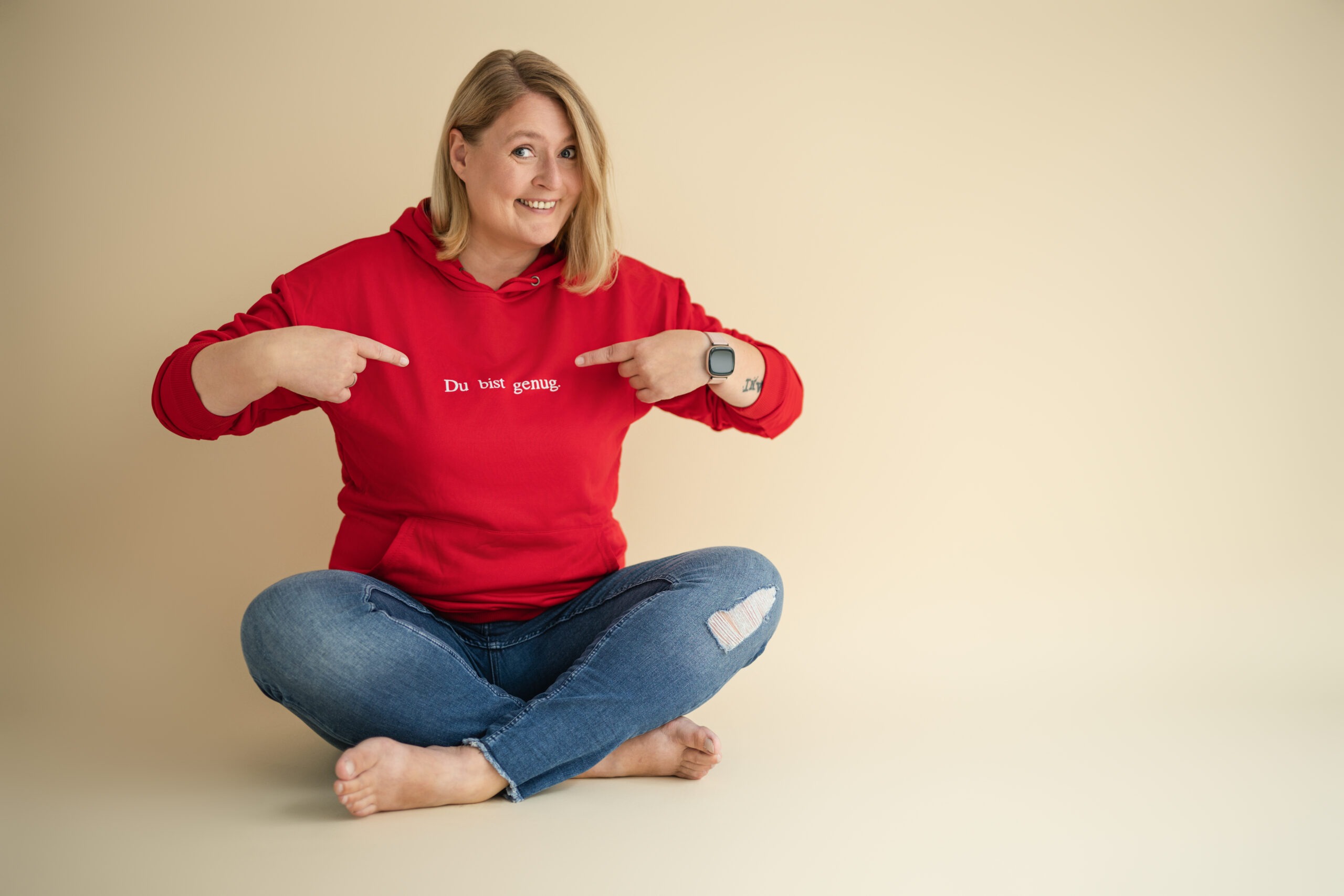 Mehr Frauen auf Bühnen zu holen, ist die Mission von Sandra Richter. Dabei geht es nicht um perfekte Reden oder einstudierte Show-Momente. Der Workshop soll helfen, die eigene Stimme, Körpersprache und Wirkung zu erkunden. Foto © Julia Funke