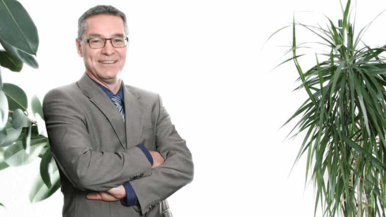 Jens Ogorsolka ist Immobilienmakler und zertifizierter Sachverständiger für Immobilienbewertung. Er ist vor allem in Sachsen, Thüringen und angrenzenden Regionen aktiv und hat seinen Geschäftssitz in Moritzburg/Boxdof bei Dresden. Foto © Areal