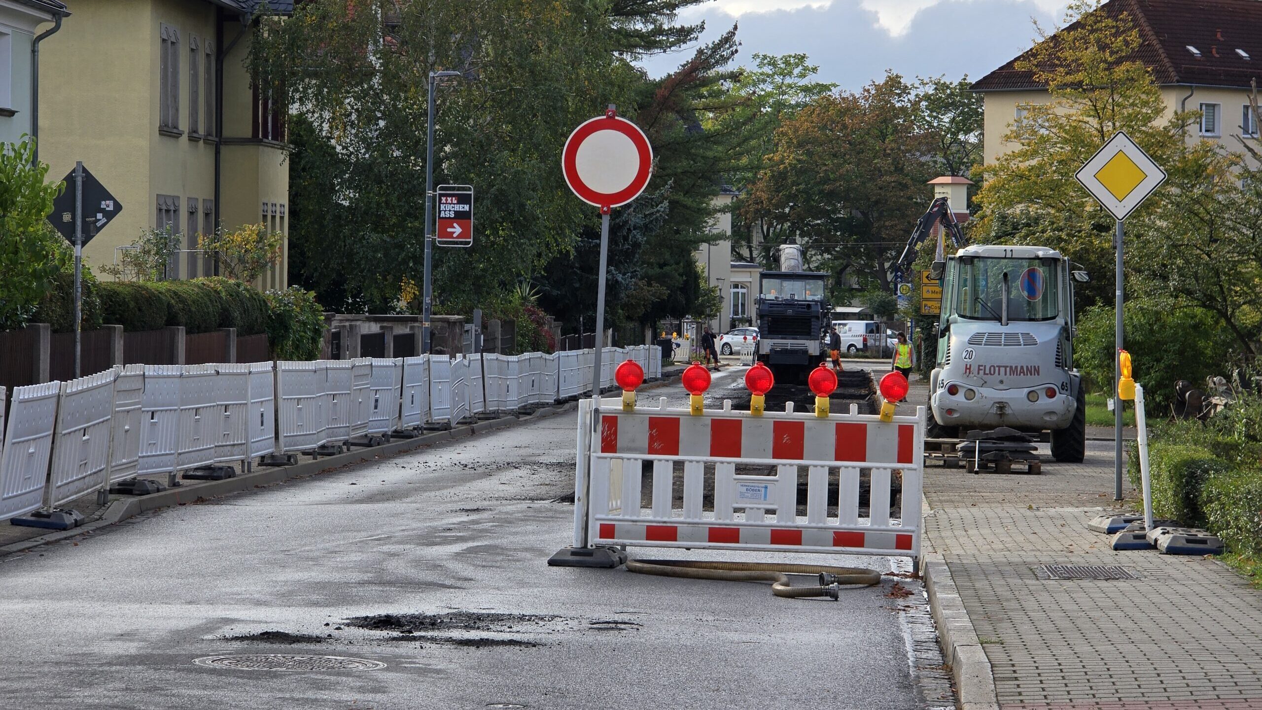 Die August-Bebel-Straße in Radebeul ist bis Ende 2026 voll gesperrt. Foto © Branczeisz