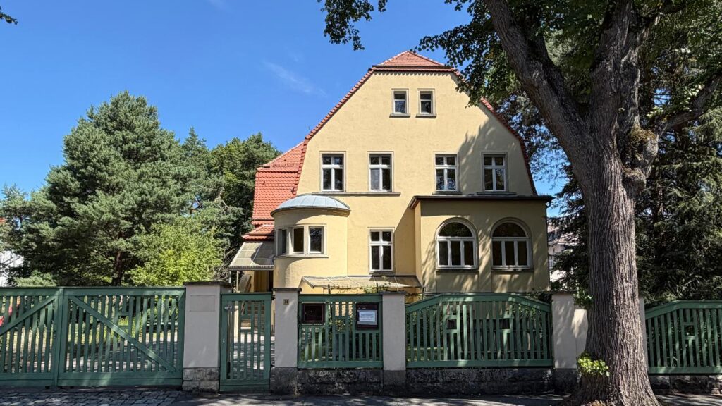 Darwinstraße 14 in Klotzsche.