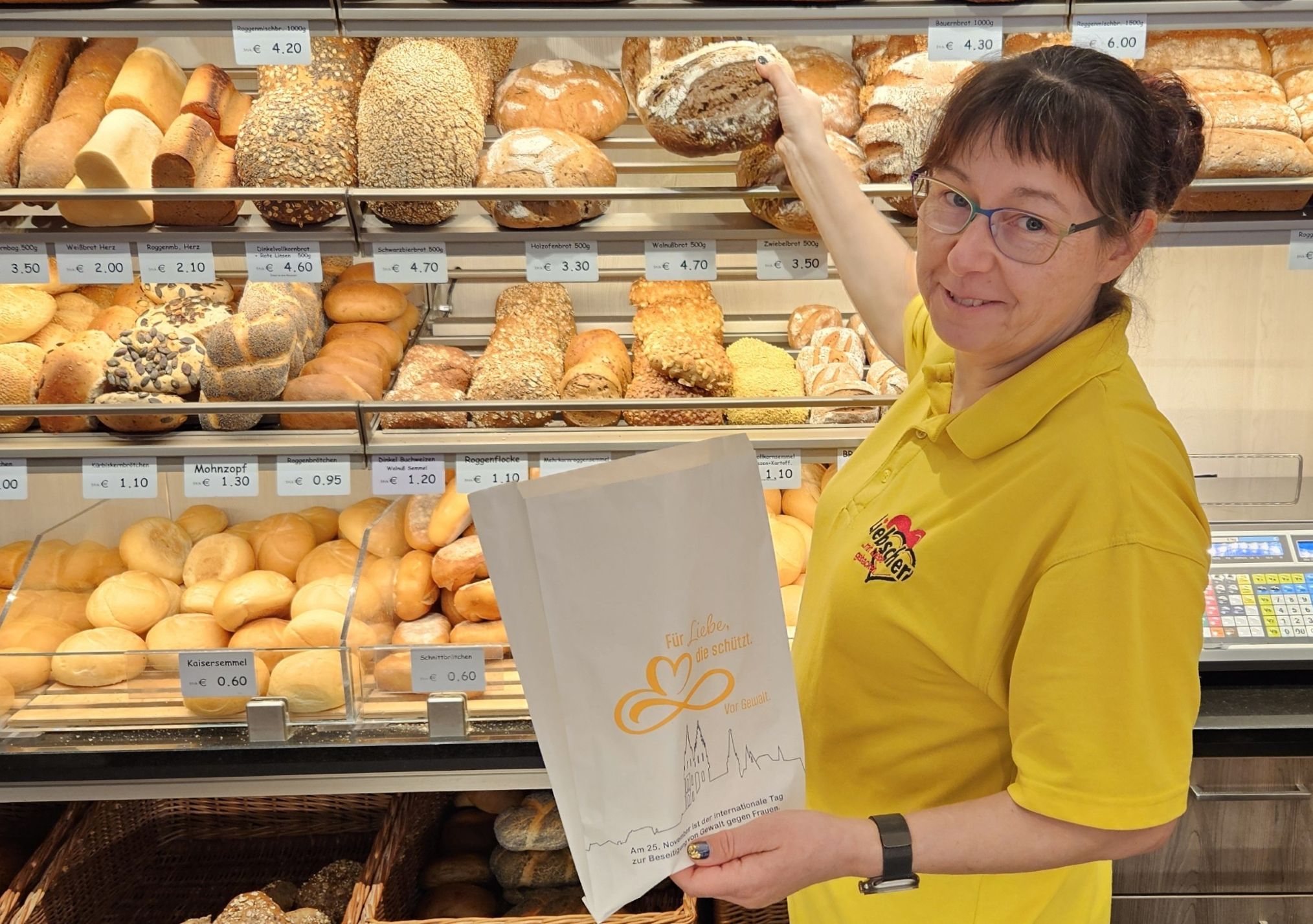 Auch Tina Liebscher und ihr Team von der Bäckerei & Konditorei LIEBSCHER machen bei der Aktion "Für Liebe, die schützt – vor Gewalt" mit. Foto © Bäckerei & Konditorei LIEBSCHER