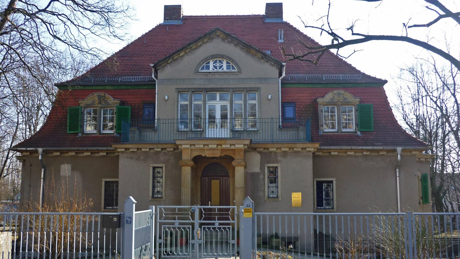 Diese neuklassizistische Villa aus dem frühen 20. Jahrhundert dürfte besonders Gartenfans begeistern. Foto © DD