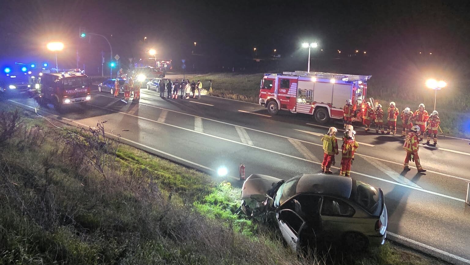 Schwerer Unfall auf der S81 bei Moritzburg: Fünf Menschen werden verletzt. Foto © Feuerwehr Moritzburg