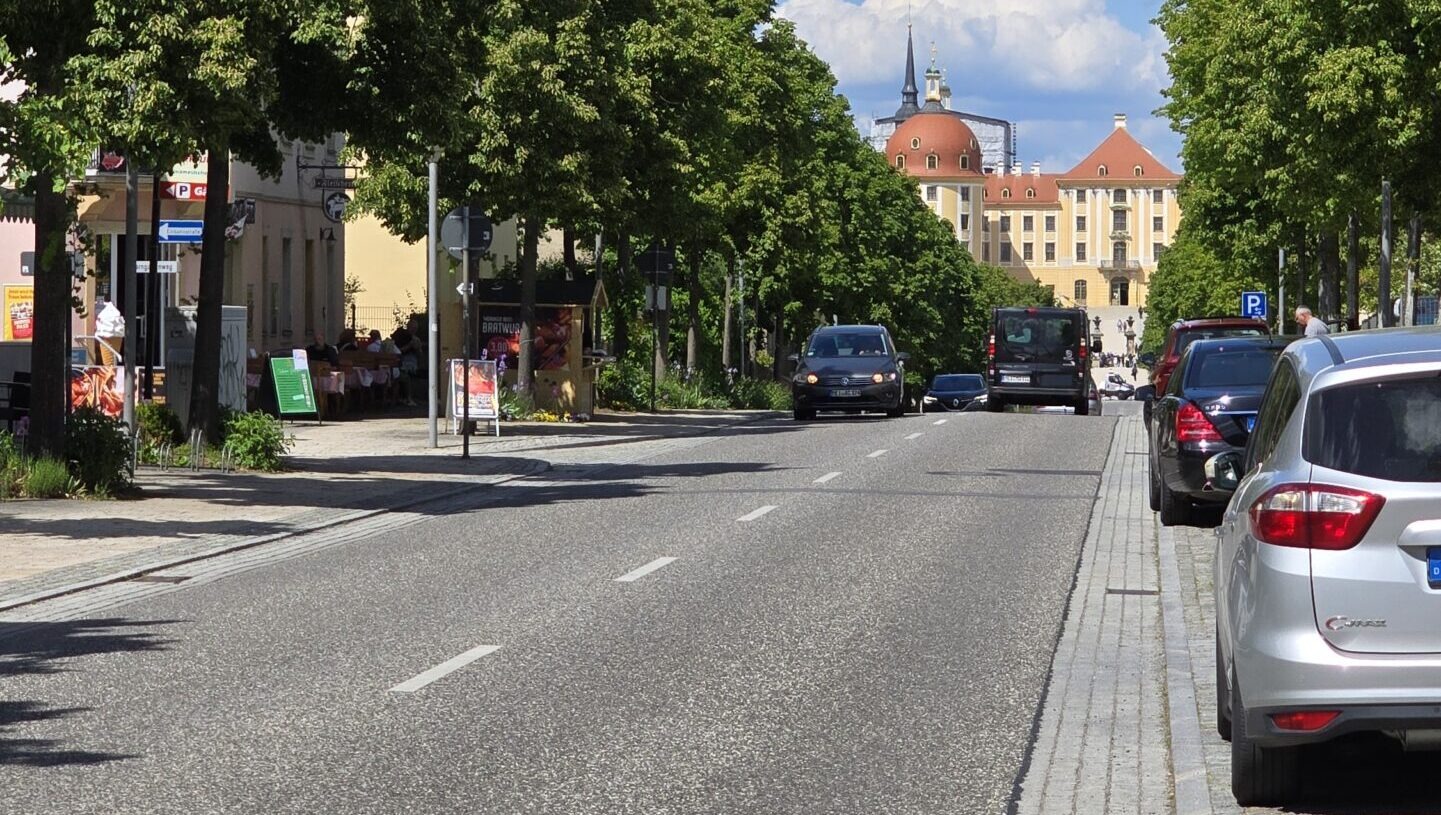 Nach dem Unfall auf der Schlossallee am 26. Oktober meldet sich die Familie einer Beteiligten. Symbolfoto © Branczeisz