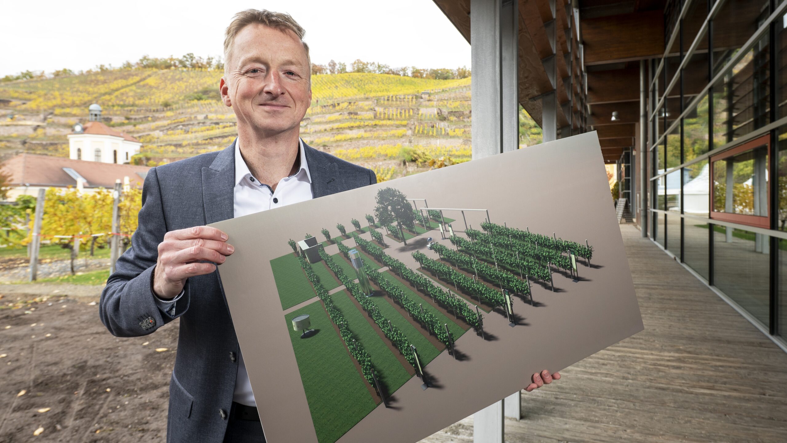 Vertriebs- & Marketingleiter Michael Thomas präsentiert das Führungskonzept ab Mai 2027. Foto © Norbert Millauer