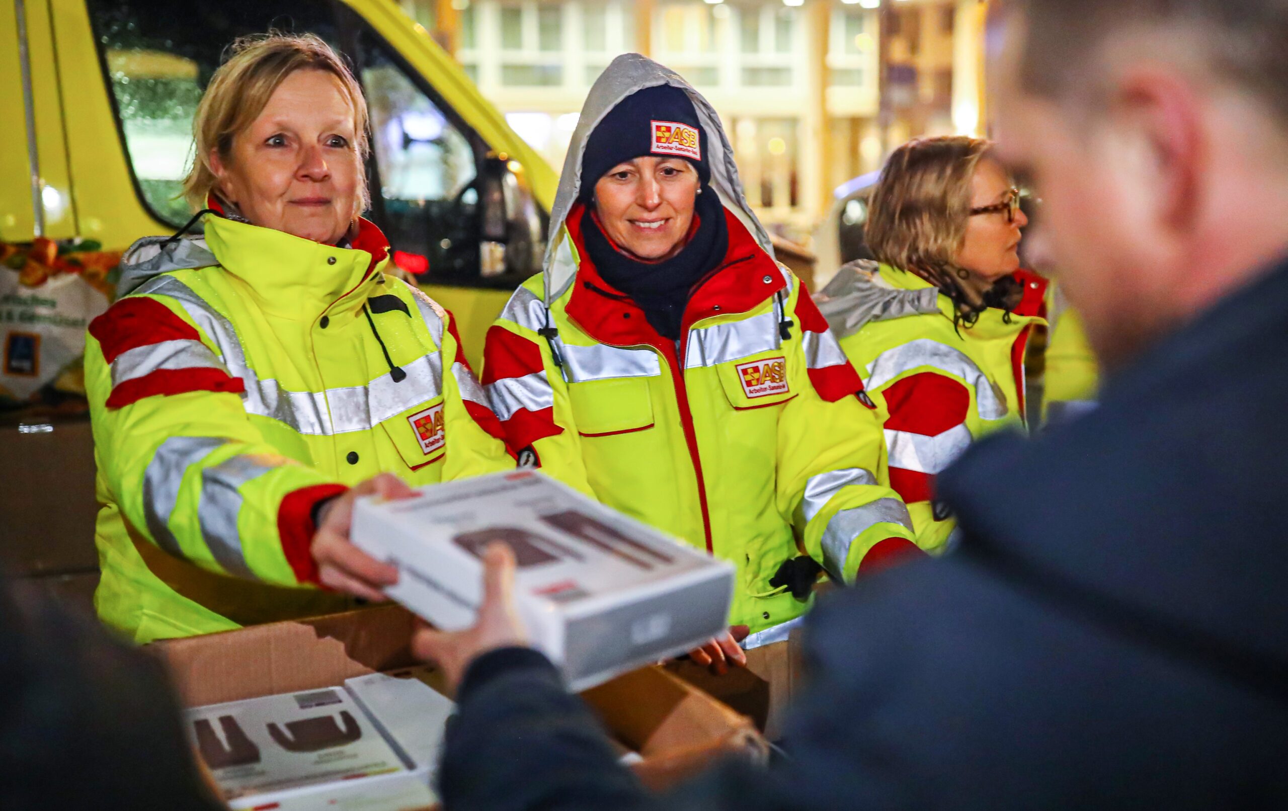 ASB und SafeDD starten die Kältehilfe in Dresden. Bis 30. November werden Sachspenden gesammelt. Auch Geld für Schlafsäcke und warme Mahlzeiten wird benötigt. Foto © Hannibal Hanschke
