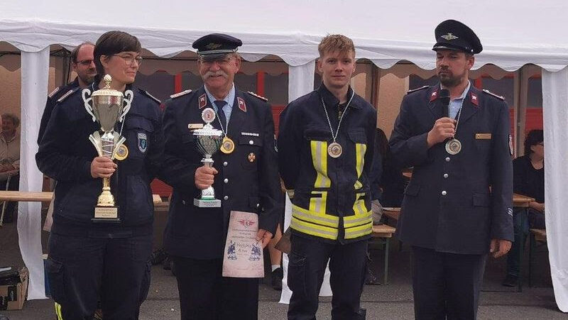 Feuerwehr Weinböhla räumt bei den Sächsischen Meisterschaften im Dreikampf 2026 ab: Drei Podestplätze und der Wanderpokal gehen nach Weinböhla. Foto © privat